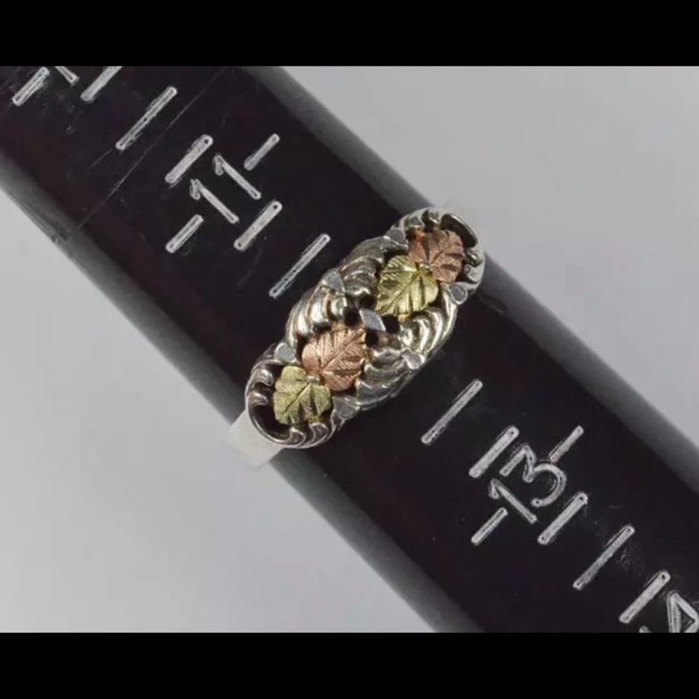 Black Hills Gold 12k Gold and Sterling Leaf Ring Size 12